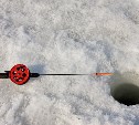 Рыбак умер на льду на Сахалине