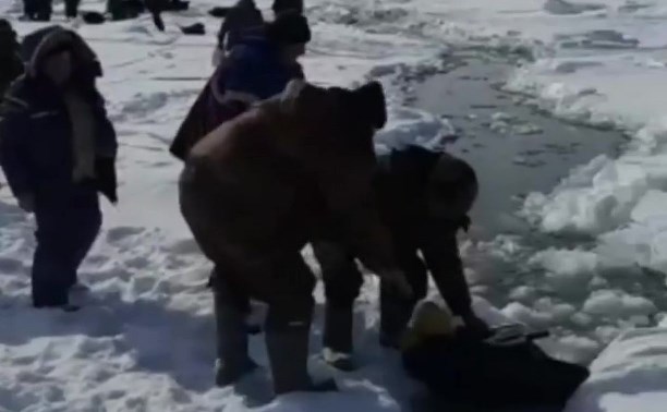 "Все бегут": лёд оторвало у побережья Александровска-Сахалинского