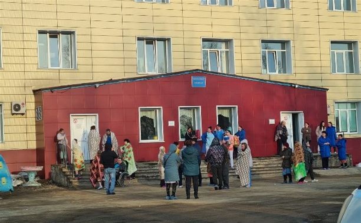 После землетрясения на Сахалине в детских садах и школах обнаружили трещины