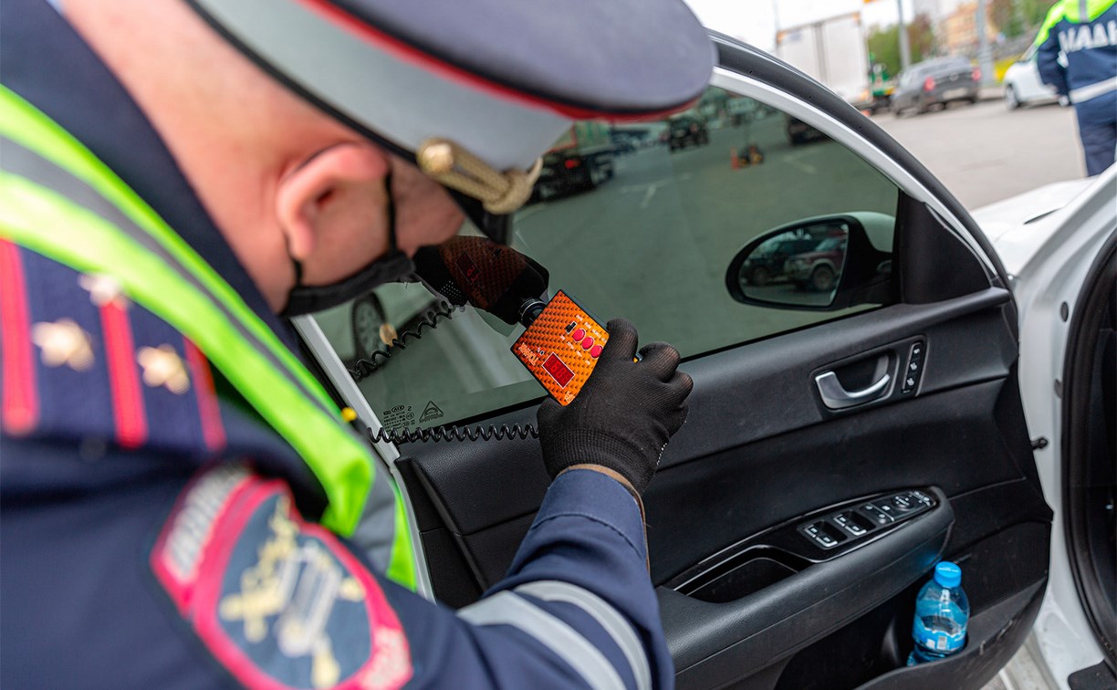 Почти 700 водителей тонированных машин остановили на дорогах Сахалина за 10 дней