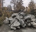В Южно-Сахалинске разыскивают того, кто бросил вызов администрации и засыпал дорогу 