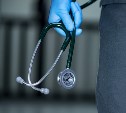 К октябрю штат больницы в Долинске пополнят 7 новых докторов