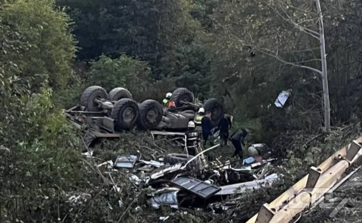 Попавшие в смертельное ДТП сахалинцы - сотрудники охинского дорожно-строительного управления