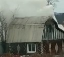 В сахалинском СНТ "Овощевод" загорелся дом