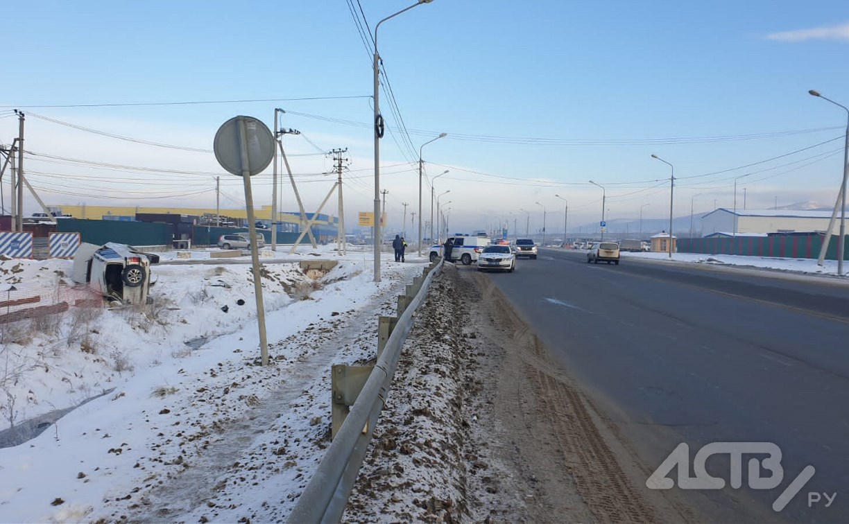 Пешехода с переломом черепа увезли в больницу с места жёсткого ДТП в Южно-Сахалинске