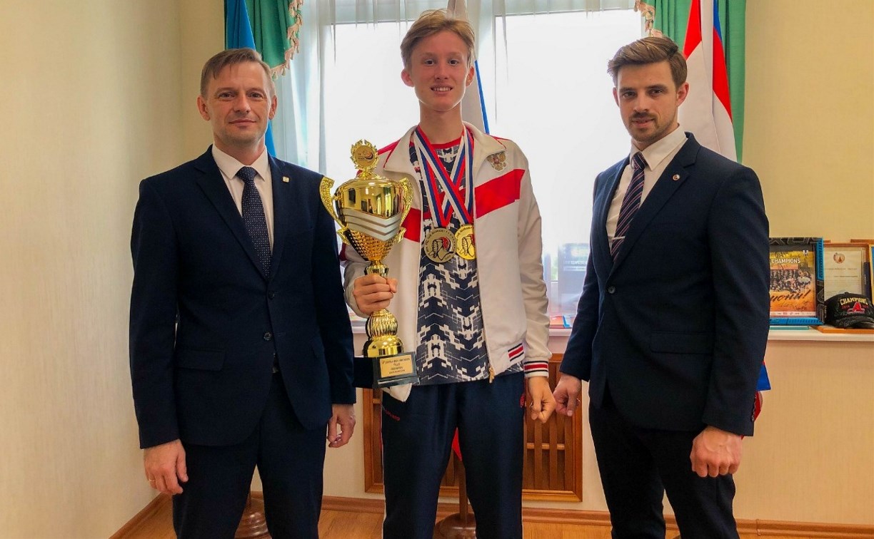 Министр спорта Сахалинской области встретился с чемпионом Европы по кендо