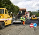 Улицу Тихоокеанскую перекрыли на выходные из-за укладки асфальта: схема объезда