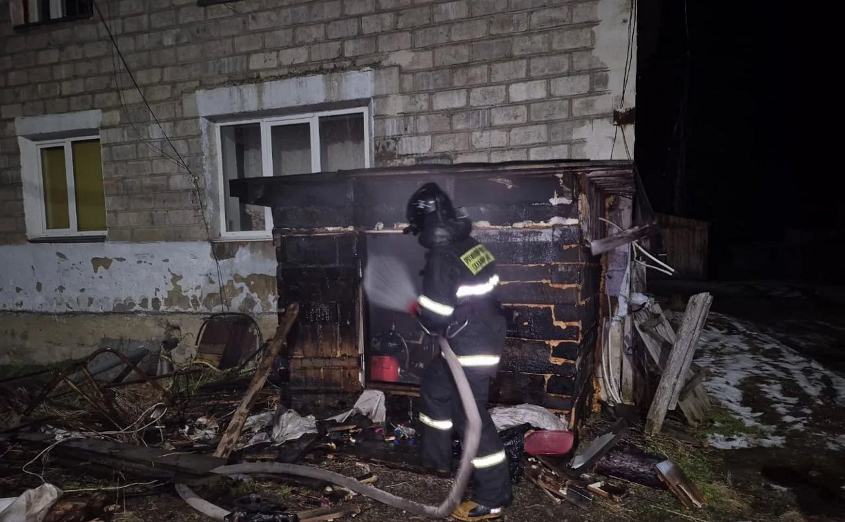 В Смирныховском районе потушили пристройку к жилому дому В Смирныховском районе потушили пристройку к жилому дому