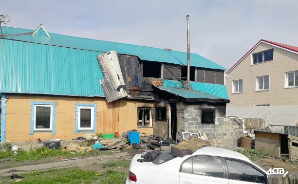 Из-за пожара в Южно-Сахалинске семья лишилась дома, вещей и документов