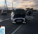 Водитель и пассажир Toyota Yaris пострадали при столкновении с Toyota Mark II в Южно-Сахалинске 