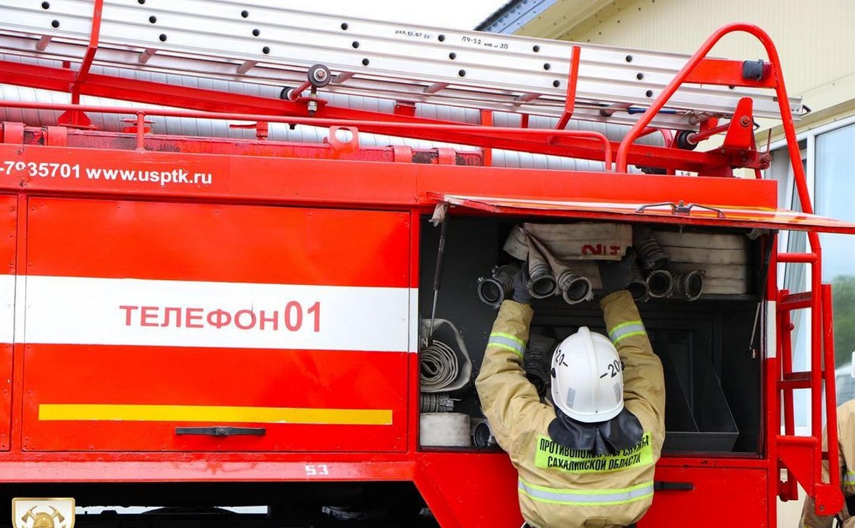 Дачный дом тушили пожарные во Второй Пади