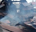 Брошенный дом сгорел в Южно-Сахалинске
