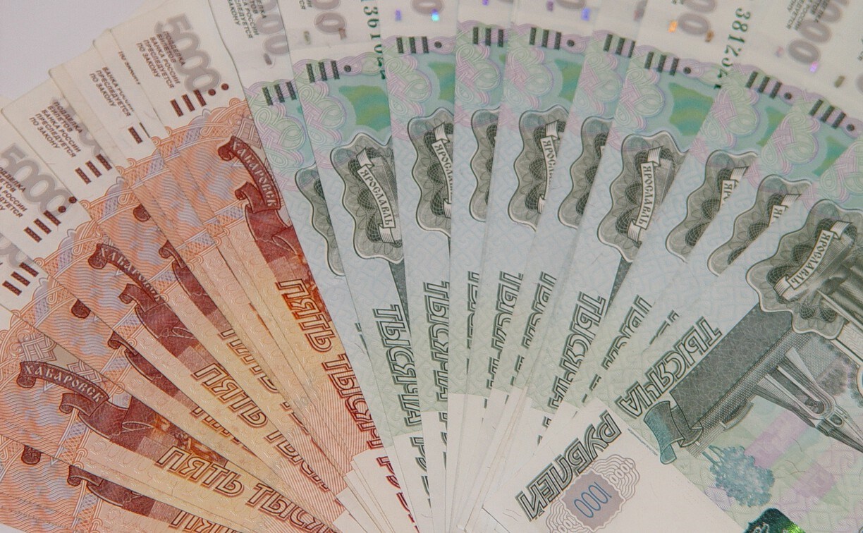 На Курилах предприниматель задолжал работнику более 500 тысяч рублей зарплаты
