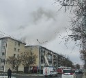 Появились новые кадры с места тушения пожара в многоэтажке в Южно-Сахалинске
