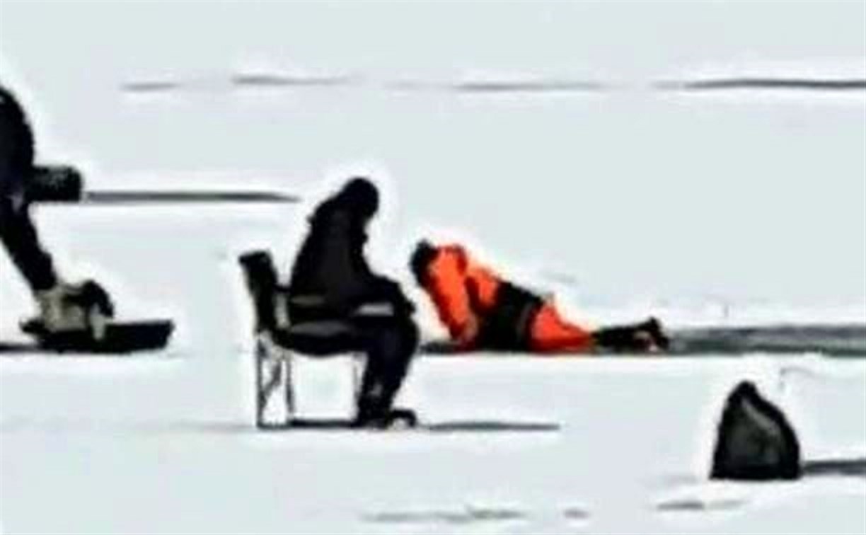 На Сахалине первый рыбак ушел под лёд