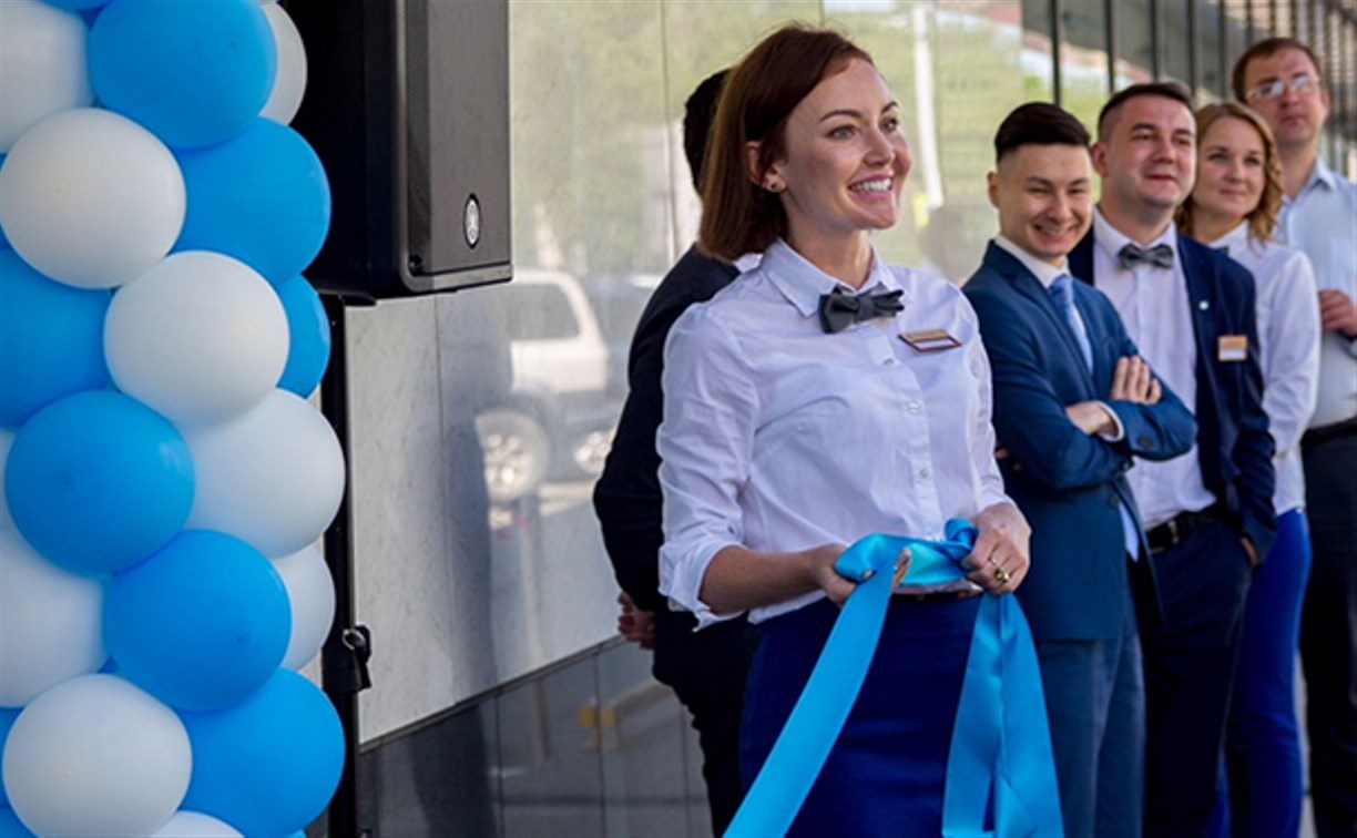 В центре Южно-Сахалинска открылся новый флагманский офис банка «Открытие»