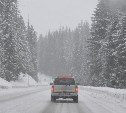 С 14:00 из-за усиления метели закрывают охотскую трассу для всех видов транспорта