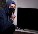 Сахалинец помог знакомому донести до квартиры новый телевизор, а потом украл его и продал