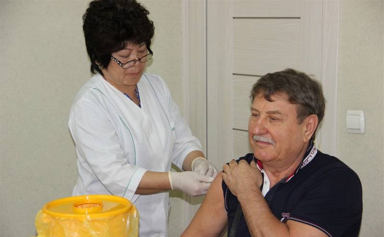 Почти 200 тысяч сахалинцев привили от гриппа в 2018 году