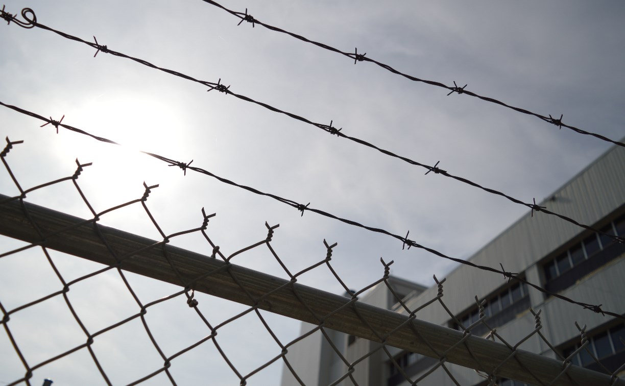 Бил ногами в голову: вынесли приговор сахалинцу, который искалечил человека после ночного клуба