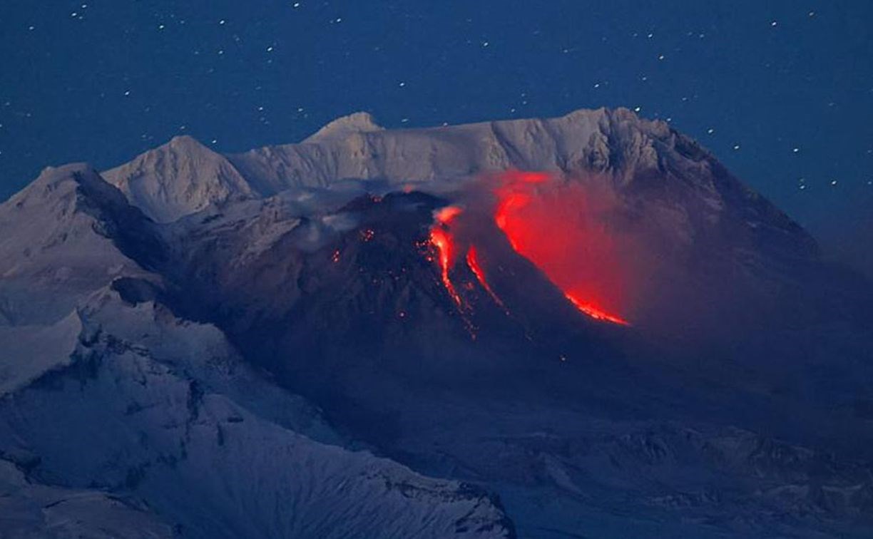 Вулкан в 50 километрах от камчатского посёлка готовится к мощному извержению