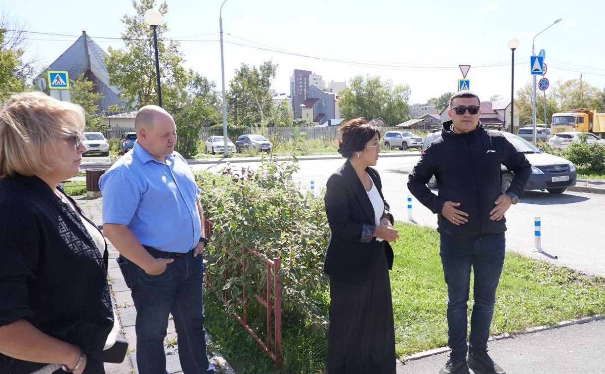 В Южно-Сахалинске по обращениям граждан установят запрещающие парковку знаки