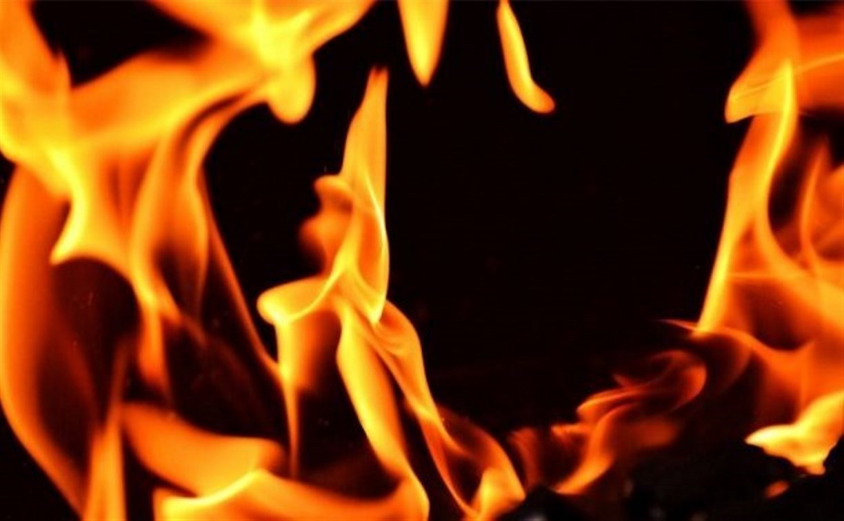 Пожар в дачном доме потушили в Южно-Сахалинске