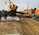 Грязные большегрузы задерживают строительство новой взлётной полосы на Сахалине 