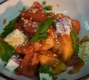 Хрустящие баклажаны с томатами: быстрый и лёгкий рецепт от сахалинского су-шефа