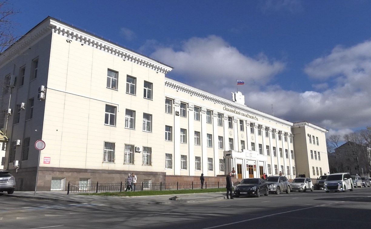Невнимательный чиновник лишил сахалинский бюджет 48 миллионов рублей