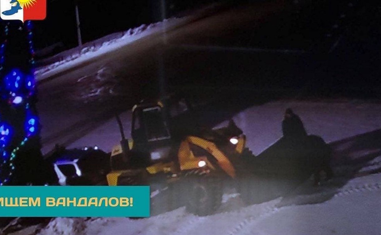 Опубликовано видео момента падения новогодней ели на площади в Красногорске