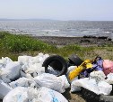 Сахалинцы собрали 125 мешков мусора с берегов озера Буссе 