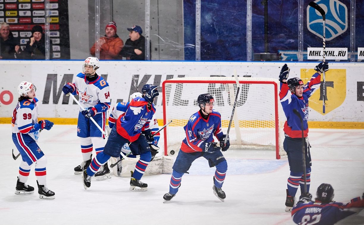 "Сахалинские Акулы" в упорном матче уступили финалисту МХЛ