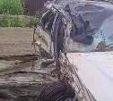 "Крыша пробита, колесо вывернуто": что осталось от авто, врезавшегося в самосвал на сахалинской трассе