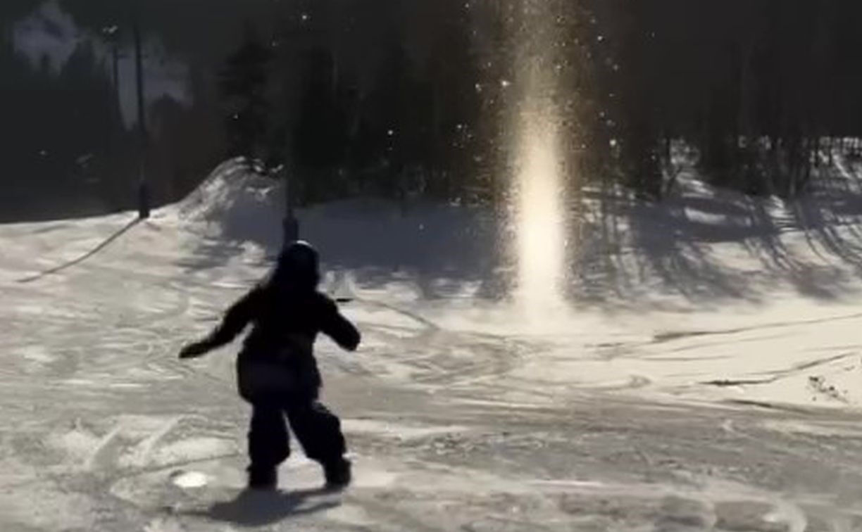 Видео алмазной пыли над сахалинским "Горным воздухом" разлетается по миру