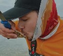Как правильно открыть и съесть устрицу - видео от сахалинских гидов