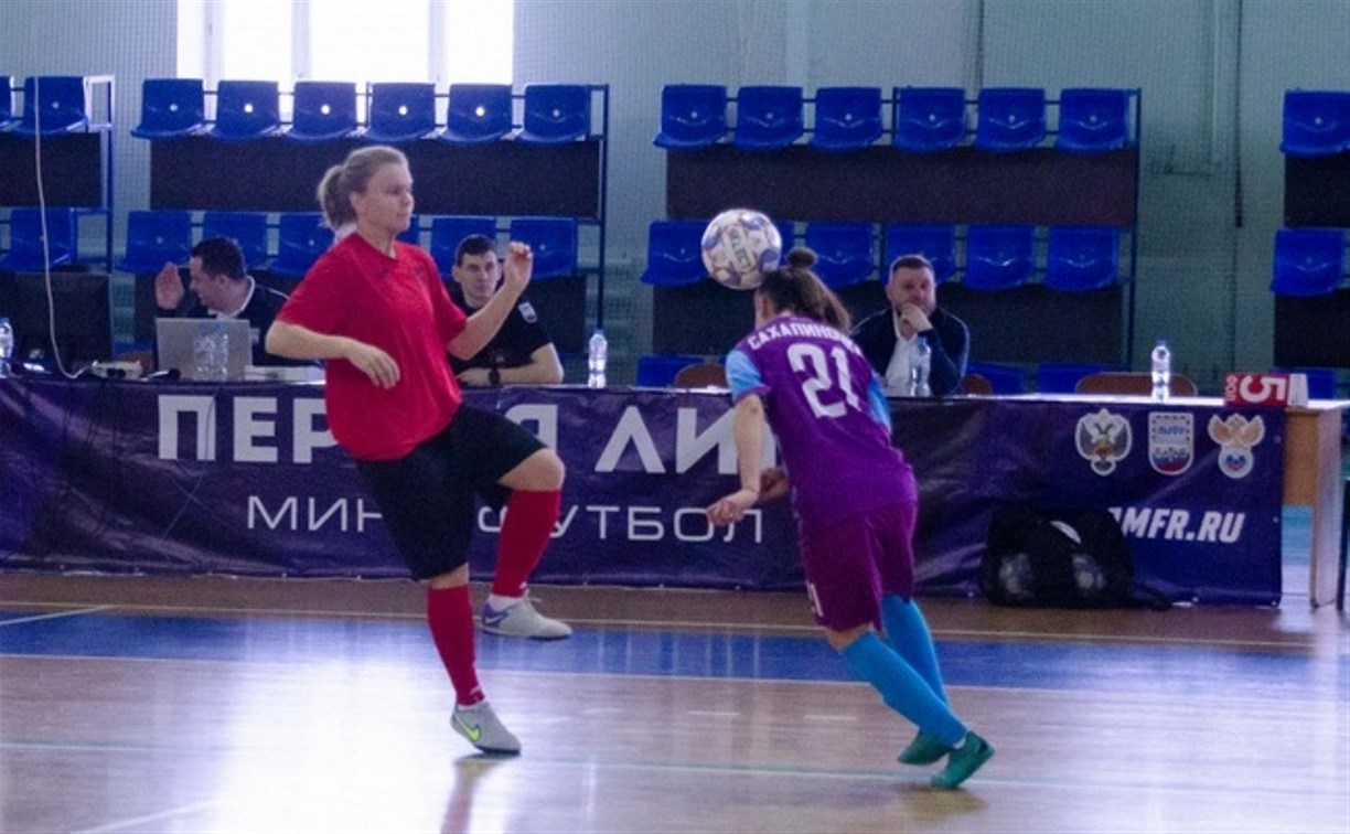 Футболистки "Сахалиночки" приняли участие в соревнованиях в Орле