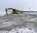 В Охотском восстановили разрушенный морем участок дороги 