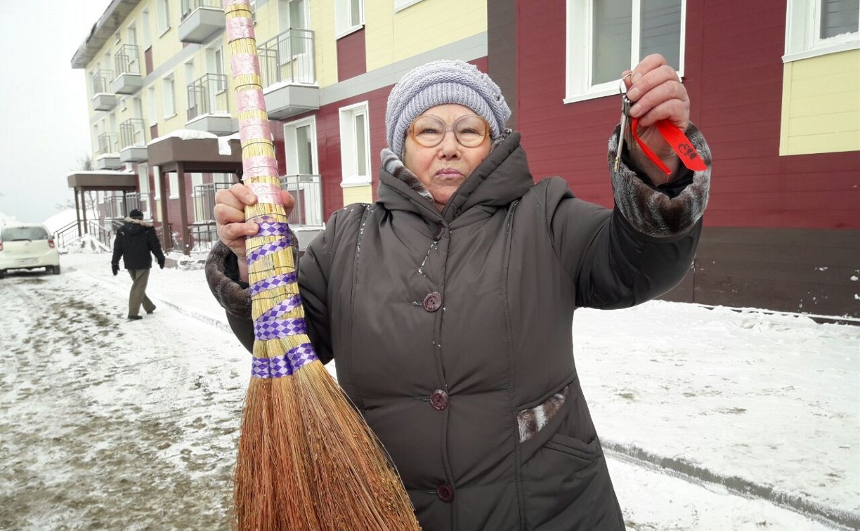 Холмчанка, прожившая в бараке 58 лет, получила квартиру