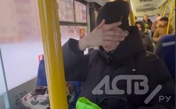 "Вы не Бог": пассажирка автобуса в Южно-Сахалинске сорвала рейс, отказавшись освобождать место кондуктора