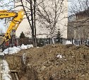 В седьмом микрорайоне Южно-Сахалинска продолжаются земляные работы