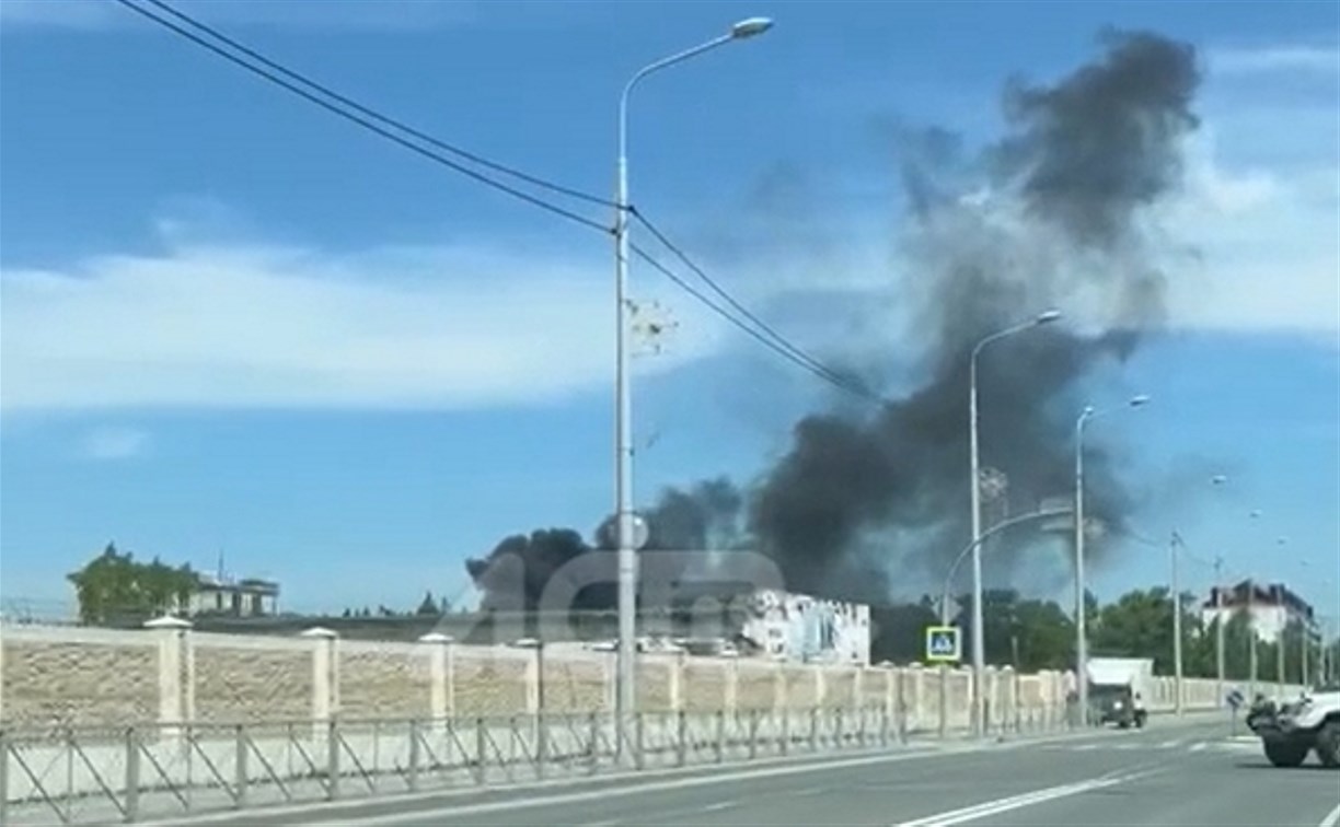 Жители Южно-Сахалинска сняли на видео пожар, 