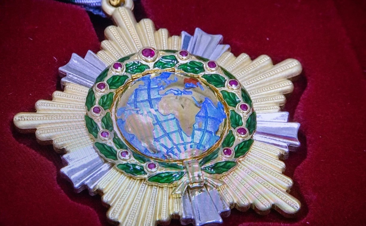 Семье Виталия Гомилевского на Сахалине передали на вечное хранение Орден Дружбы
