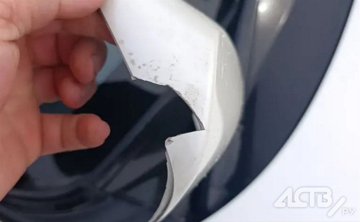 Неизвестный автомобиль врезался в седан и скрылся с места ДТП в Южно-Сахалинске