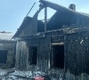 Личности погибших при пожаре в Южно-Сахалинске мужчины и женщины устанавливаются