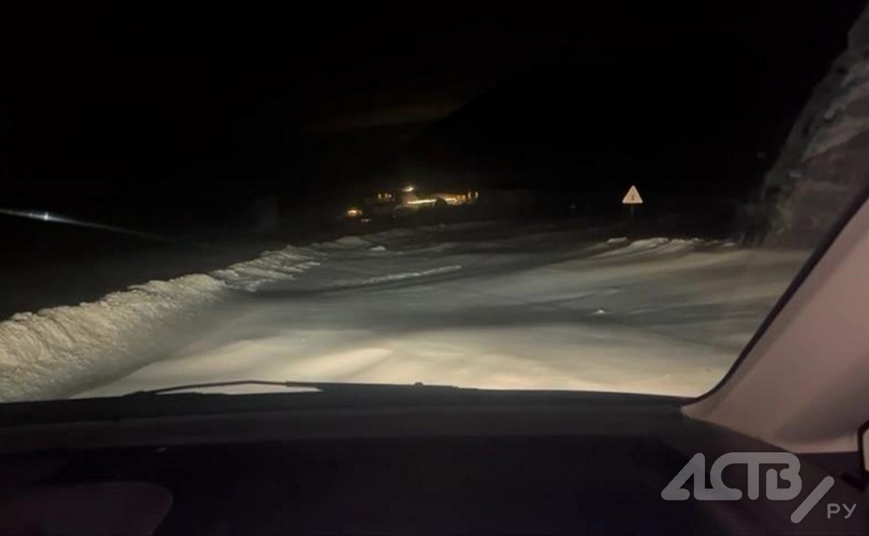 Около 50 машин спасли из снежного плена на юге Сахалина