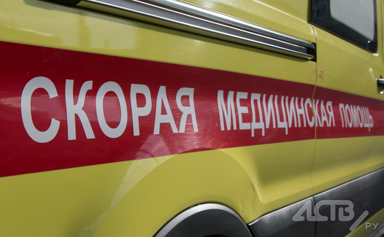 В Южно-Сахалинске Fit врезался в автомобиль скорой помощи