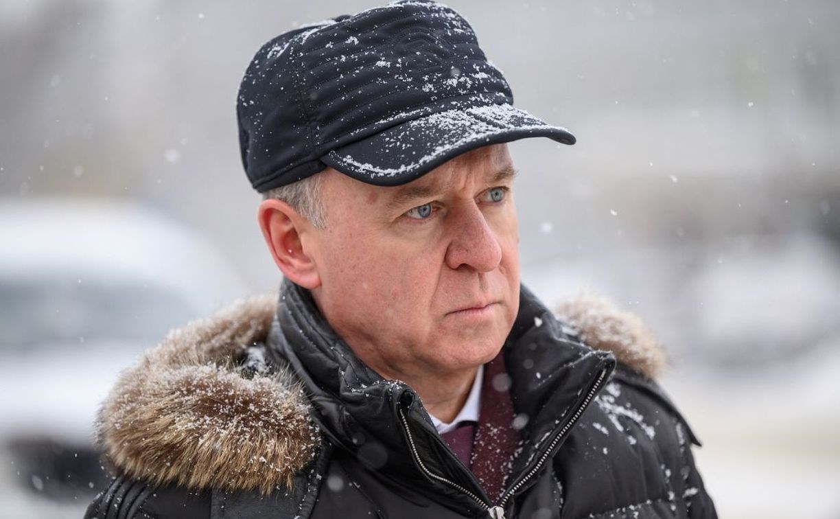 "Это полное безобразие": мэр Южно-Сахалинска проинспектировал занесённые снегом городские дворы
