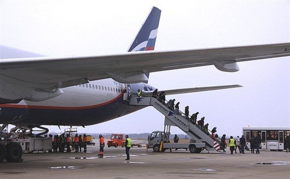Из-за троих пассажиров пришлось задержать авиарейс Южно-Сахалинск - Камрань (обновлено)