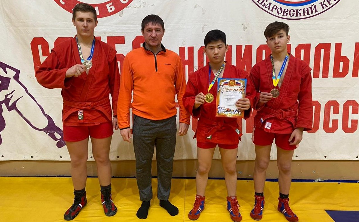 Сахалинские самбисты завоевали три медали в Хабаровске